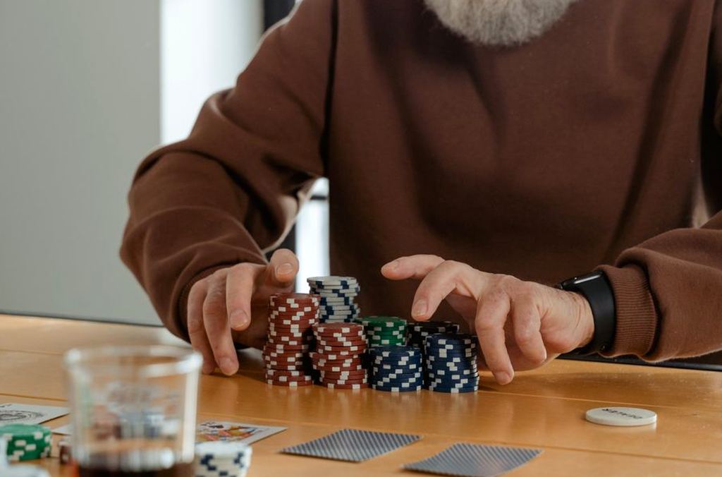 help F8bet
